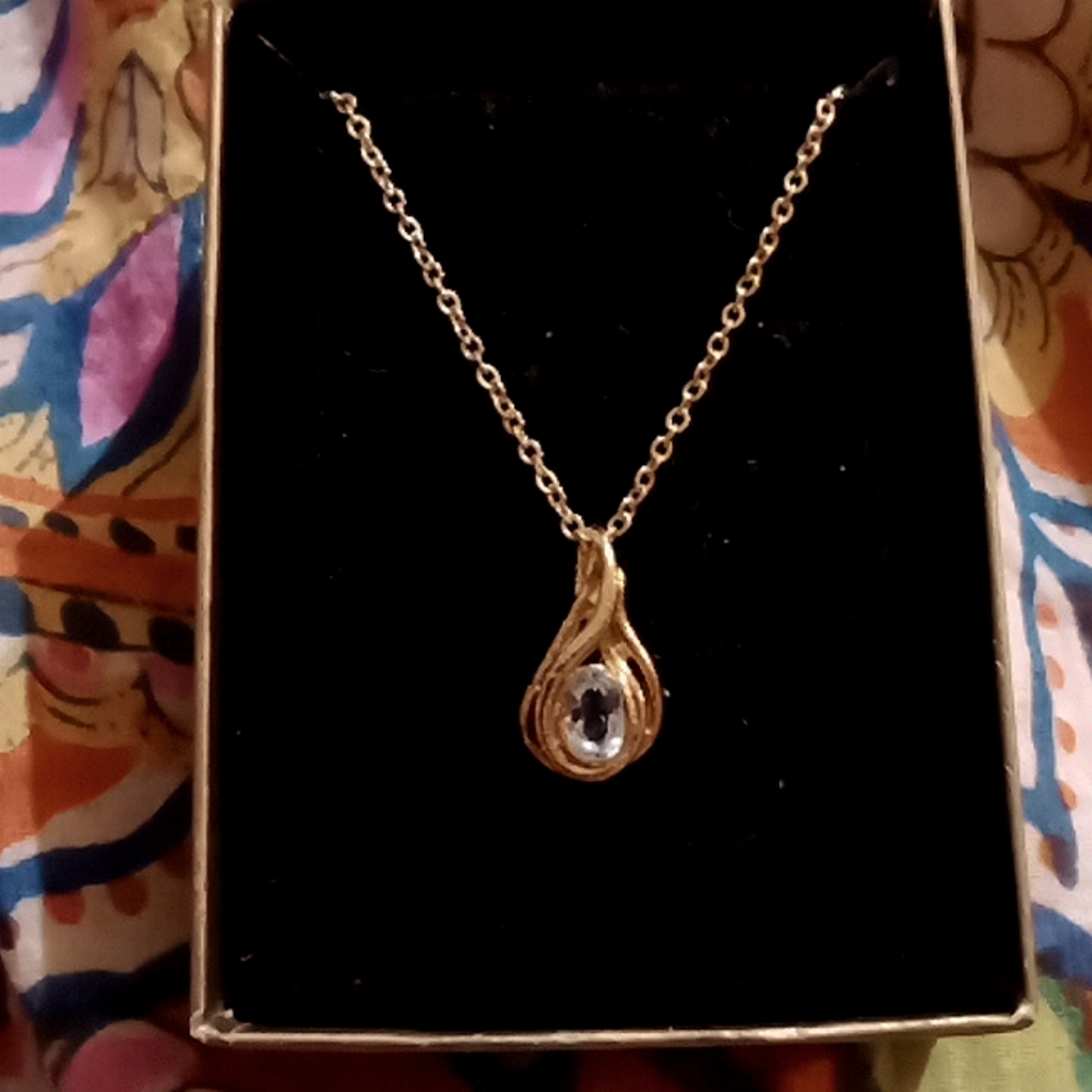Van Doran genuine blue topaz pendant.
